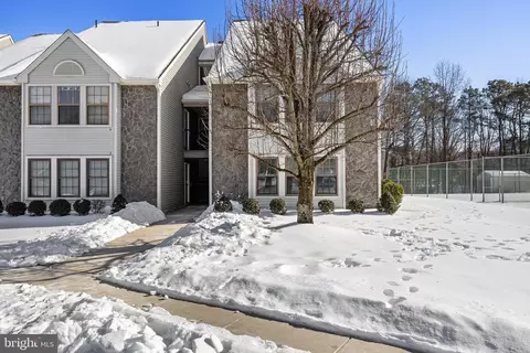 1 Bridgewater Dr, Marlton, NJ 08053