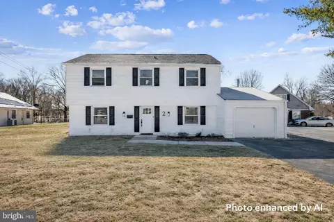 2 Sylvan Ln, Willingboro, NJ 08046