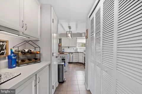 Entry Way - 3 Aster Ct, Delran, NJ 08075 photo 5 of 10
