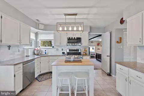 Kitchen - 3 Aster Ct, Delran, NJ 08075 photo 2 of 4