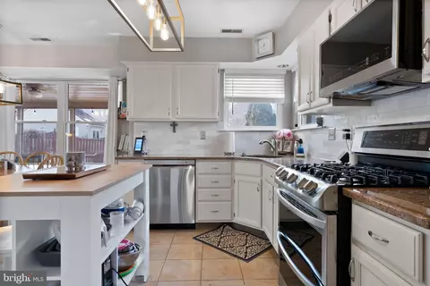 Kitchen - 3 Aster Ct, Delran, NJ 08075 photo 4 of 4