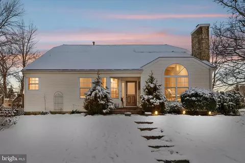 44 Tudor Dr, Burlington, NJ 08016