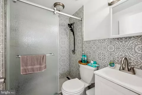 Bath - 640 Bem St, Riverside, NJ 08075 photo 2 of 2