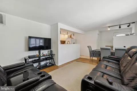 Entry Way - 640 Bem St, Riverside, NJ 08075 photo 3 of 6