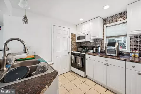 Entry Way - 640 Bem St, Riverside, NJ 08075 photo 2 of 6
