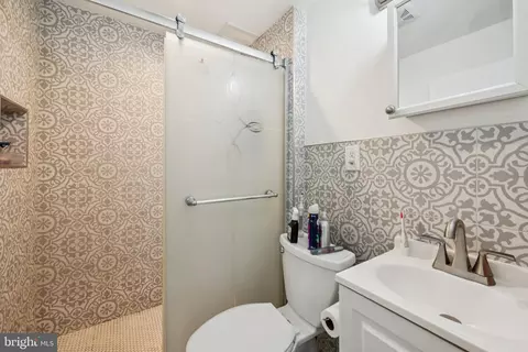 Bath - 640 Bem St, Riverside, NJ 08075 photo 1 of 2