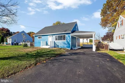 204 Woodpecker Ln, Mount Holly, NJ 08060