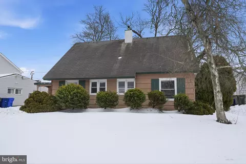 10 Melrose Ln, Willingboro, NJ 08046