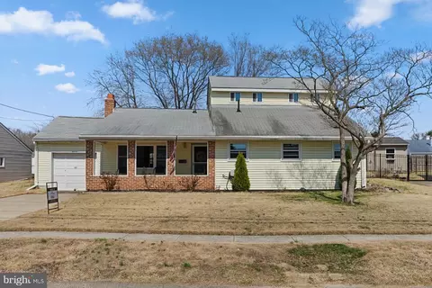 11 Rose Ave, Maple Shade, NJ 08052