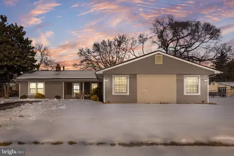 33 New Pond Ln, Willingboro, NJ 08046