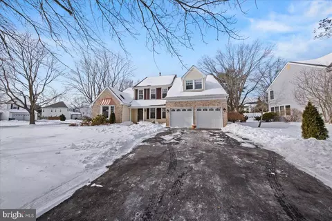 2 Burke Dr, Medford, NJ 08055