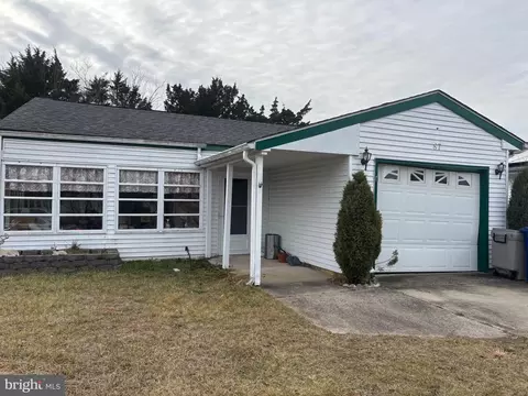 87 Huntington Dr, Southampton, NJ 08088
