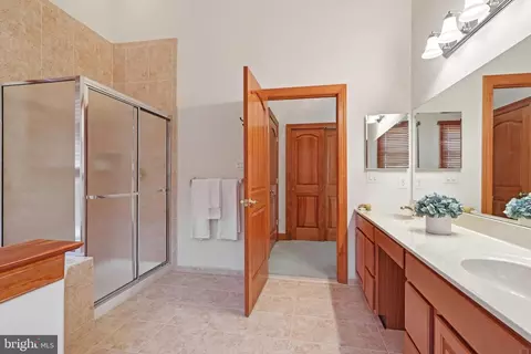 Bath - 2 Kyle Ct, Mount Laurel, NJ 08054 photo 2 of 3