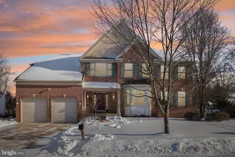 2 Kyle Ct, Mount Laurel, NJ 08054
