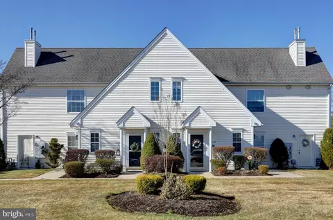 2702 Bluegrass Dr #B, Mount Laurel, NJ 08054