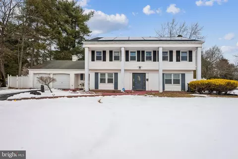 77 Winterberry Ln, Willingboro, NJ 08046