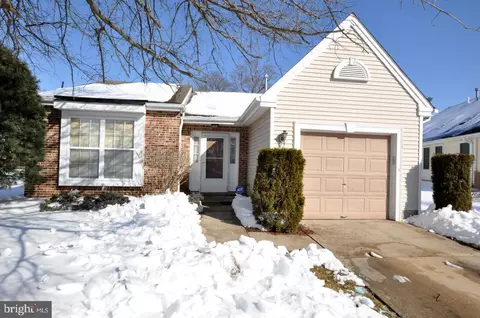 42 Clifford Ct, Mount Laurel, NJ 08054