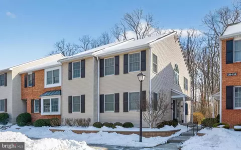 141 Chalkboard Ct, Moorestown, NJ 08057