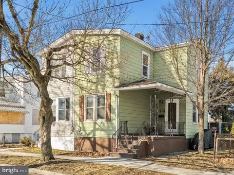 1013 W 5th St W, Florence, NJ 08518