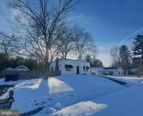 426 Merritt Dr, Mount Holly, NJ 08060