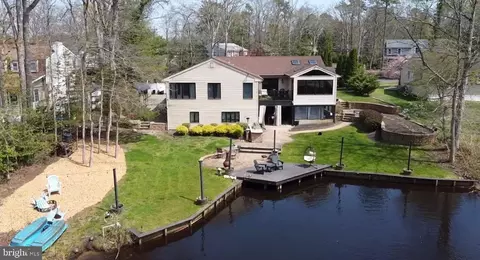6 Brookside Dr, Medford, NJ 08055