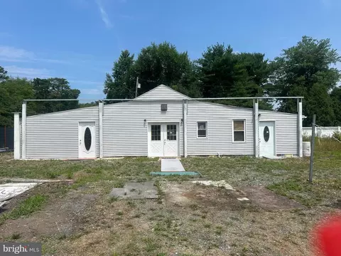 521 Magnolia Rd, Pemberton, NJ 08068