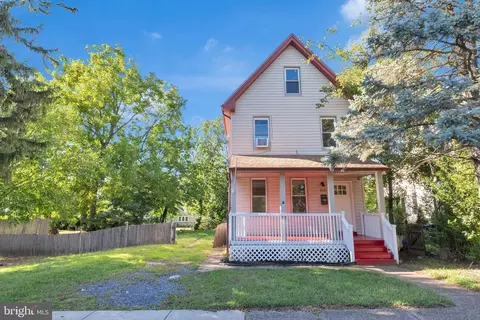 820 Laurel St, Delanco, NJ 08075