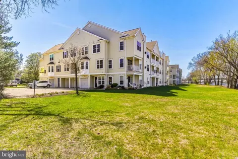 5210 Riverfront Dr, Palmyra, NJ 08065