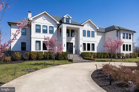9 Miller Ct, Moorestown, NJ 08057
