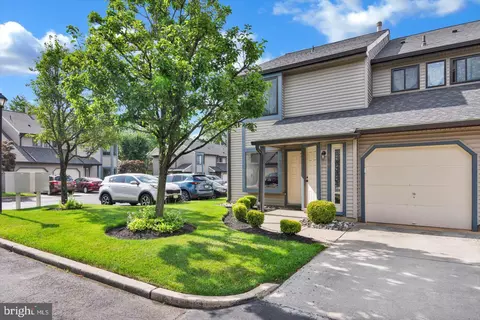 906 Chesterwood Ct, Marlton, NJ 08053