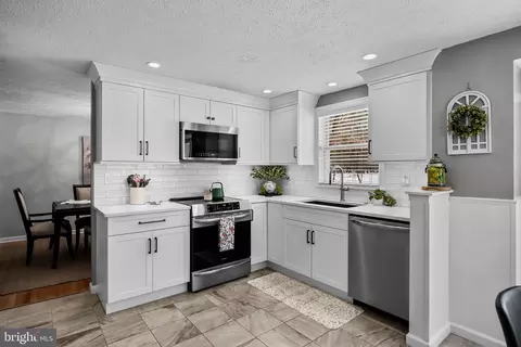 Kitchen - 39 Lady Diana Cir, Marlton, NJ 08053 photo 2 of 5