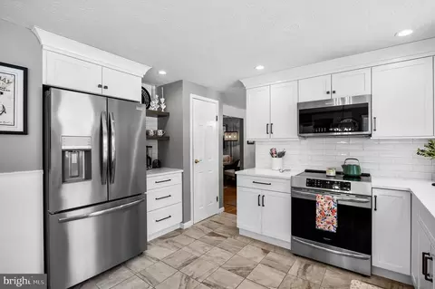 Kitchen - 39 Lady Diana Cir, Marlton, NJ 08053 photo 3 of 5