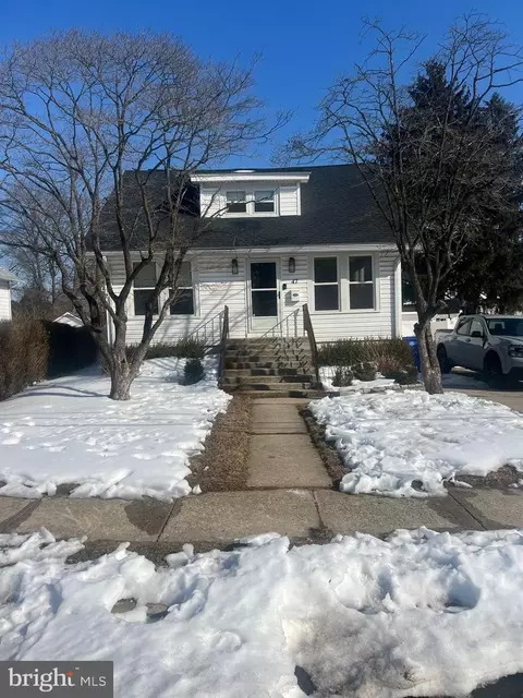 47 S Lippincott Ave, Maple Shade, NJ 08052