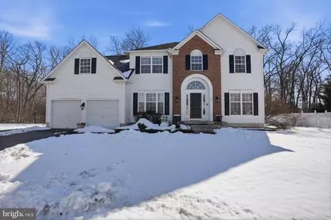 19 Sunflower Cir, Burlington, NJ 08016