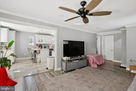 Entry Way - 206 S Maple Ave, Maple Shade, NJ 08052 photo 4 of 10