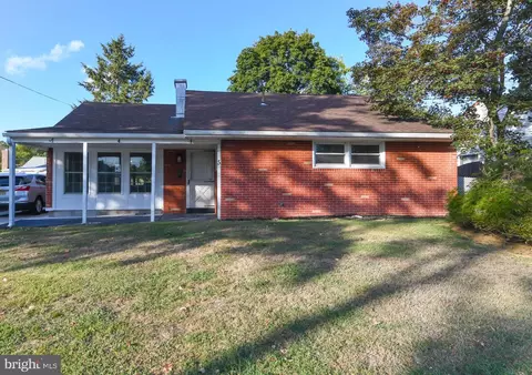 5 Paul Rd, Maple Shade, NJ 08052
