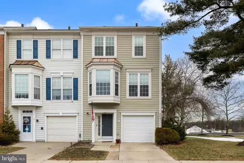 2 Bayberry Ln, Delran, NJ 08075