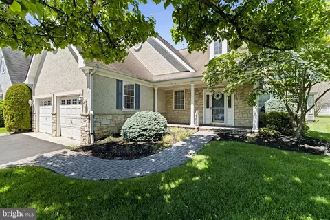 17 Goldenrod Ln, Marlton, NJ 08053