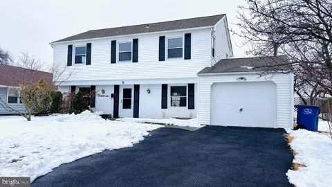 38 Patriot Ln, Willingboro, NJ 08046