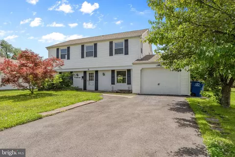 38 Patriot Ln, Willingboro, NJ 08046