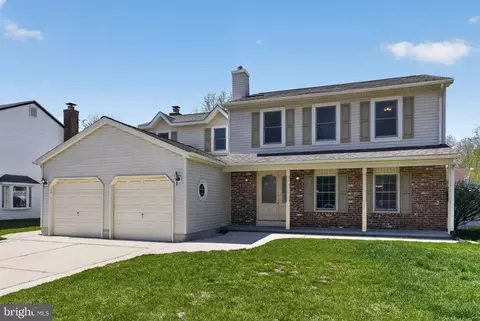 228 Meadow Dr, Mount Laurel, NJ 08054