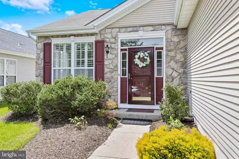 18 Ambrose Dr, Columbus, NJ 08022