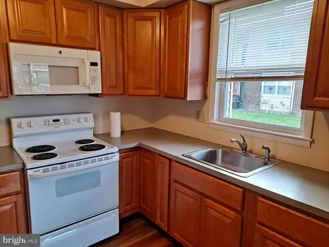 2 1 Florence Tollgate, Florence, NJ 08518