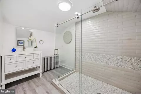 Bath - 61 S Maple Ave, Maple Shade, NJ 08052 photo 2 of 3