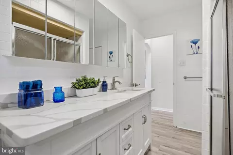 Bath - 61 S Maple Ave, Maple Shade, NJ 08052 photo 1 of 3