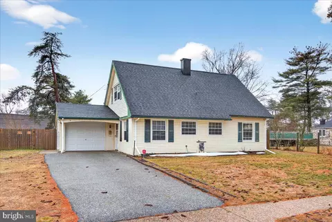 6 Sherwood Ln, Willingboro, NJ 08046