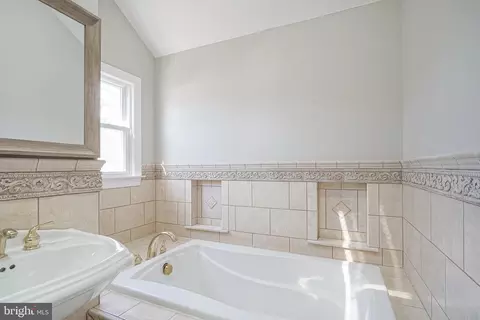 Bath - 830 Drexel Ave, Delran, NJ 08075 photo 4 of 6