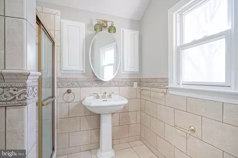 Bath - 830 Drexel Ave, Delran, NJ 08075 photo 2 of 6