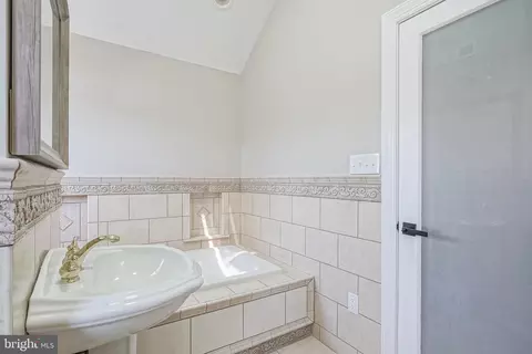 Bath - 830 Drexel Ave, Delran, NJ 08075 photo 3 of 6