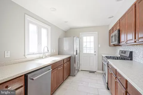 Entry Way - 830 Drexel Ave, Delran, NJ 08075 photo 5 of 7